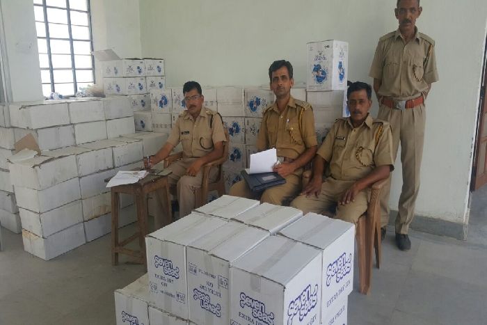 avaidh sharab 20 लाख की अवैध शराब पकड़ी, ड्राइवर फरार