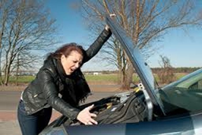 car सुनसान इलाके में कार हो जाए खराब, तब करें ये 7 काम