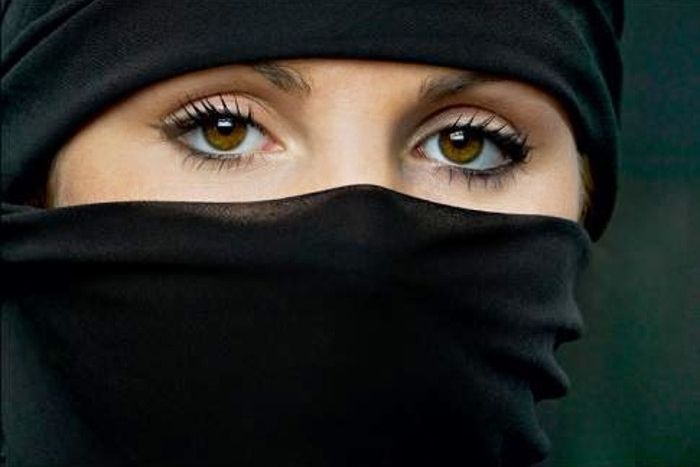 Ban On Burqa In Switzerland Know Where It Is Prohibited - स्विट्जरलैंड में  बुर्के पर बैन, जानिए और कहां-कहां मना है बुर्का पहनना | Patrika News
