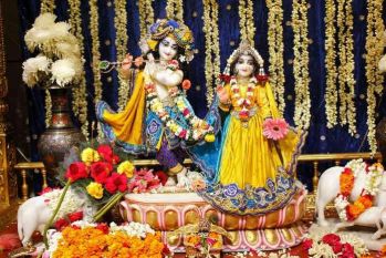 why god if offered sweets in worship क्यों चढ़ाया जाता है भगवान को भोग?
