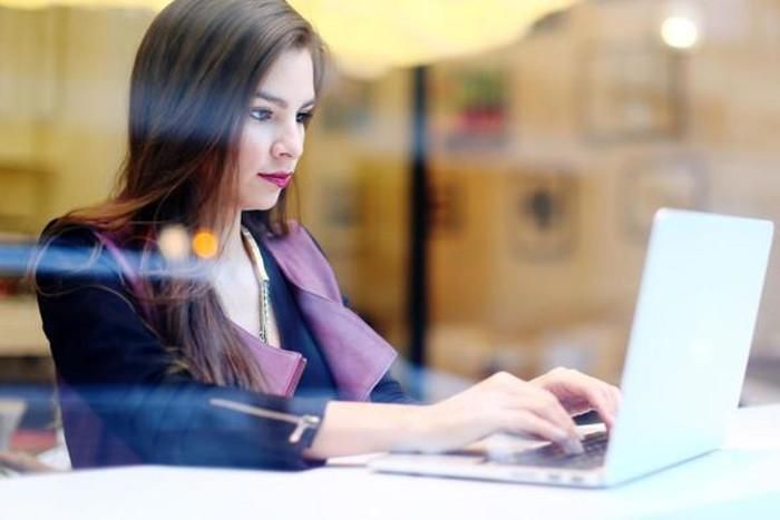 laptop अब बिना बैटरी के चलाएं लैपटॉप, इन बातों का रखें खयाल