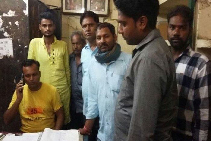 सवारियों से भरी बस को छोड़ भागा चालक