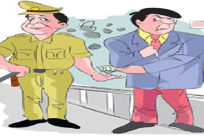 Was bribe throw ran head constable रिश्वत राशि फेंक कर भाग गया हैडकांस्टेबल, 20 हजार तय की थी अपने इमान की कीमत