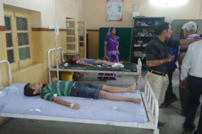 accident जोधपुर के फलोदी में बड़ा सड़क हादसा, कार सवार तीन की मौत, बच्चों सहित कई घायल