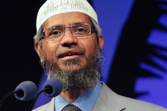 Zakir Naik जाकिर नाईक की मुसीबतें और बढ़ी, सरकार ने उनके NGO पर लगाया 5 साल का बैन