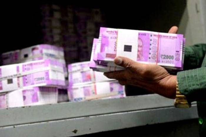 note भाजपा नेता से 2000 रुपए के 926 नोट बरामद, पार्टी ने किया बर्खास्त