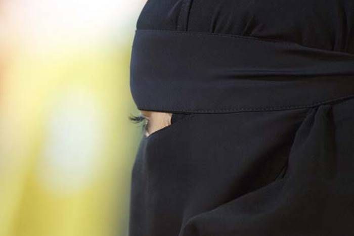 triple talaq तीन तलाक: मुस्लिम महिला ने चीफ जस्टिस को खून से लिखा खत, कहा- इंसाफ दें