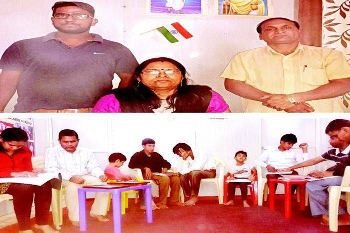 दो बेटी नेत्रहीन, पहले दोनों को पढ़ाया, अब नेत्रहीनों में जगा रहीं शिक्षा की अलख