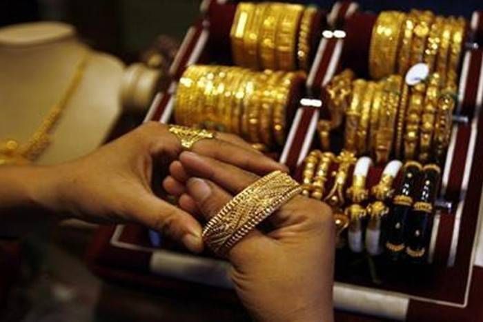 gold सोना हुआ 6 महीने में सबसे सस्ता, जानिए सोने और चांदी के भाव