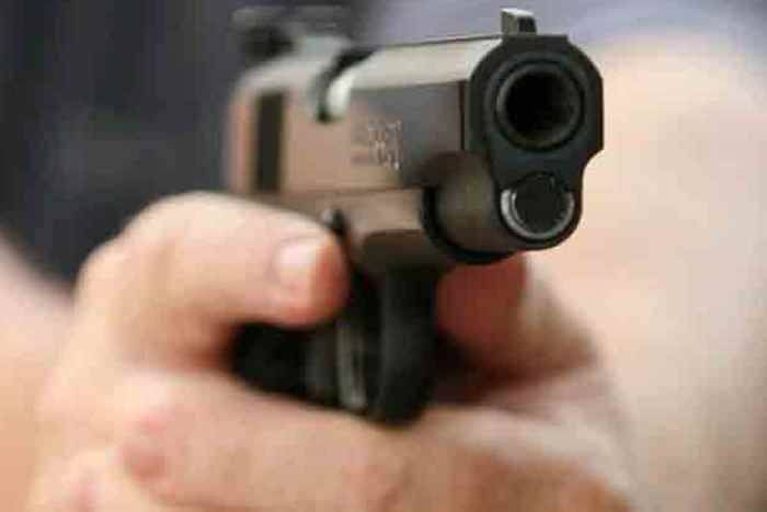 सिपाही ने सिपाही पर किया फायर, बाल-बाल बचा