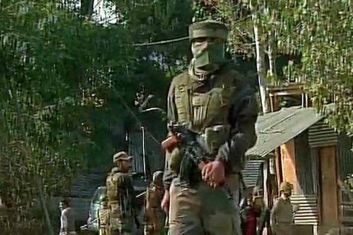 Attack जम्मू कश्मीरः सेना ने आतंकी को मुठभेड़ में किया ढेर, परिवार ने कहा-नोटबंदी प्रदर्शन के दौरान किया था गिरफ्तार