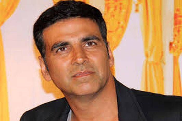 Actor Akshay Kumar अभिनेता अक्षय कुमार ने शहीद परिवार को दी नौ लाख सहायता