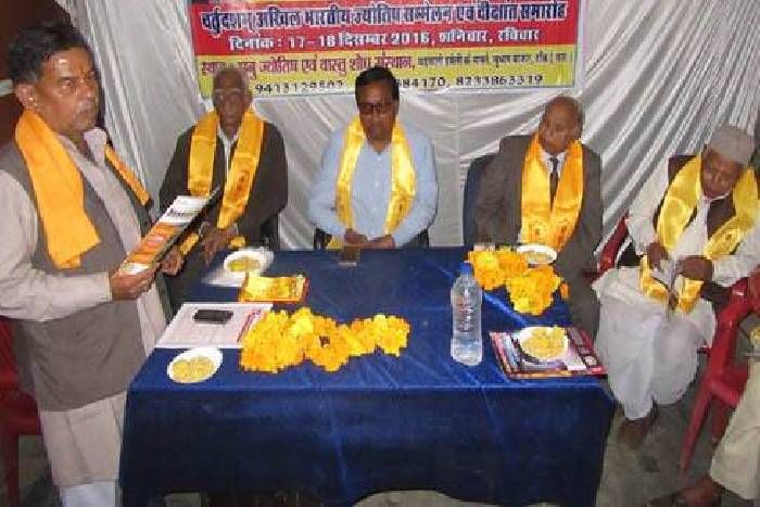 tonk अगर पाना है परेशानियों से छुटकारा तो ज्योतिष व वास्तु का ले सहारा