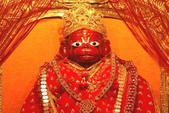 hanuman ji comes here at night and bell rings automatically यहां रात को टहलने आते हैं हनुमानजी और अपने आप बजने लगते हैं मंदिर के घंटे!