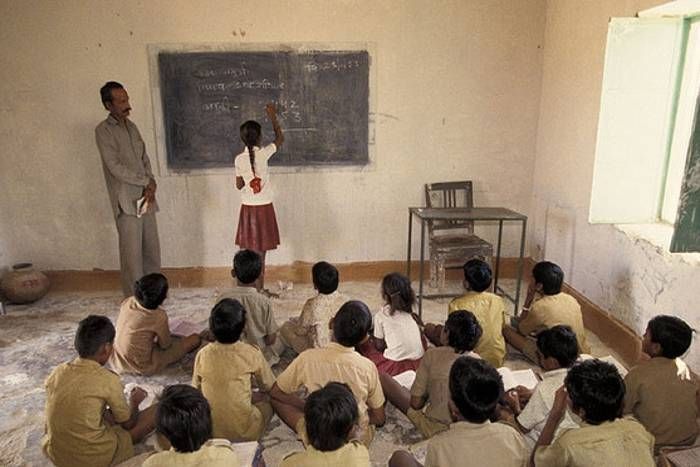 Public Governance : प्रदेश के सरकारी स्कूलों में पढऩे वाले विद्यार्थियों की शैक्षणिक स्थिति में कैसे सुधार लाया जा सकता है? हमें बताएं