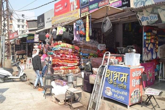 Encroachment On The Footpaths And Market Of The City द क न म श म ल ह ए फ टप थ सड क पर सज न लग उत प द Patrika News