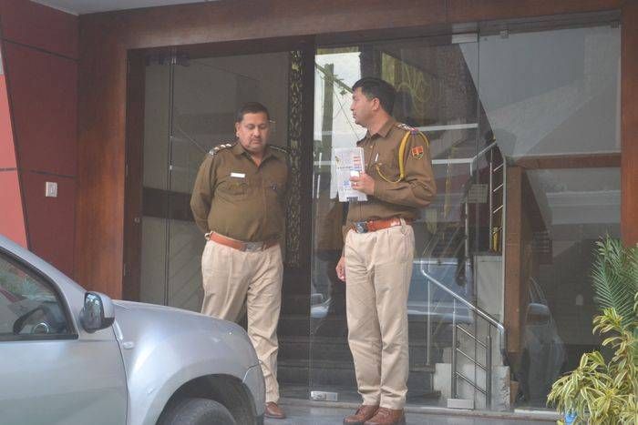 Police raids on the bases of moneylenders हरकत में आई पुलिस, अब आएगी इनकी शामत, जाने क्या है पूरा माजरा