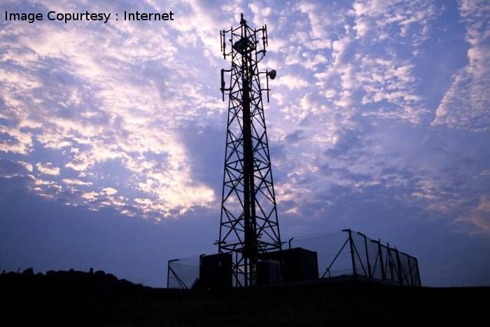 Mobile-phone-tower READ - अब मोबाइल टावर की स्वीकृति देने से नहीं कर सकेंगे इंकार.