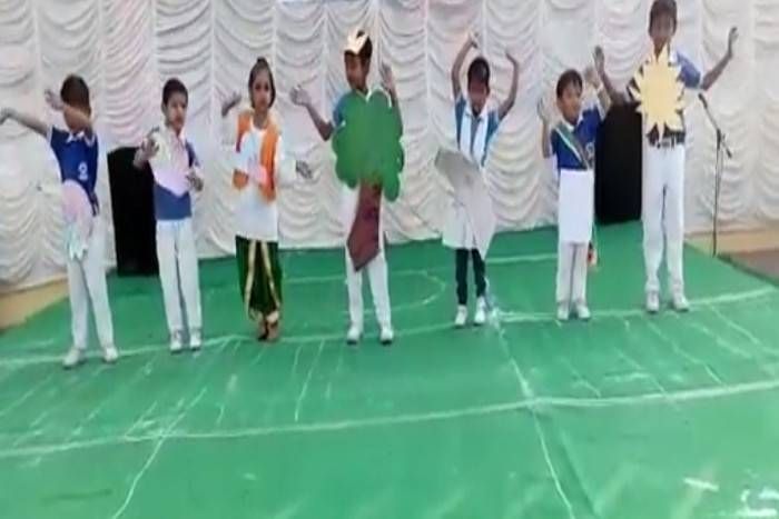 Save environment देखें वीडियोः स्कूली बच्चों ने किया डांस, आपको मिलेग प्यारा संदेश