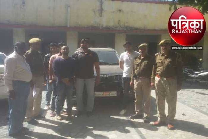 कार पर उत्तर प्रदेश को लिए घूम रहे थे युवक, पुलिस पहुंची और फिर…