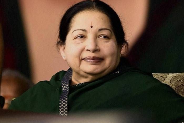 Jayalalithaa अपोलो में भर्ती कराने से पहले जयललिता को दिया गया था धक्का: एआईएडीएमके नेता