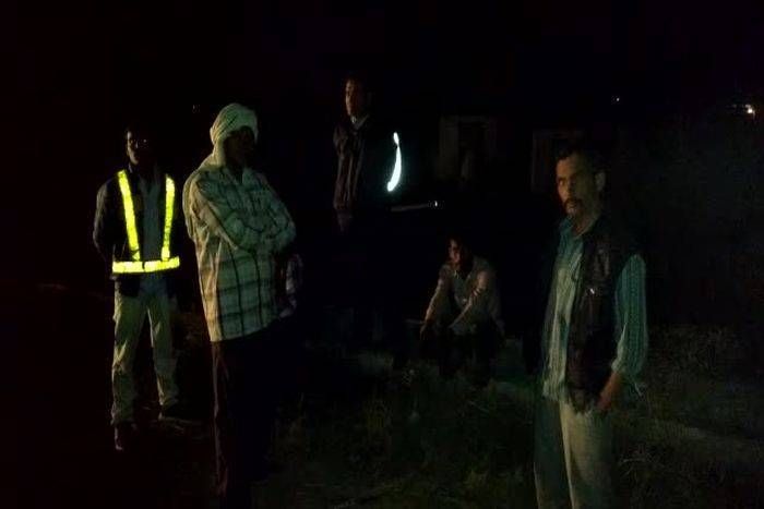 drunked drivers created nuisance on highway शराब के नशे में हाइवे पर दौड़ाया ट्रक, डिवाइडर में फंसने पर मचाया उत्पात