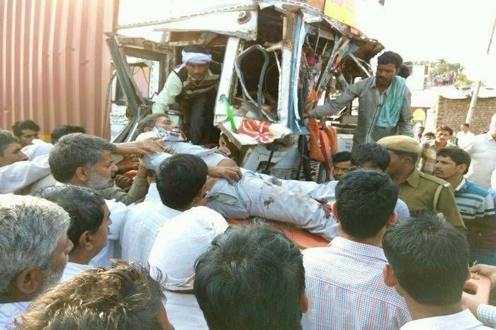 शराब के नशे में मारी टक्कर, ट्रक के केबिन में 30 मिनट तक फंसा रहा चालक