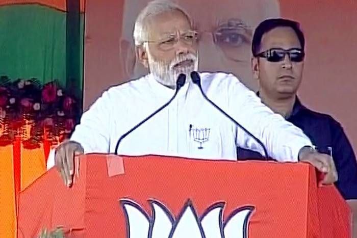 Modi in Jaunpur जौनपुर में बोले पीएम मोदी, आप मुझे बहुमत दीजिए, मैं आपको 2022 में हिसाब दूंगा