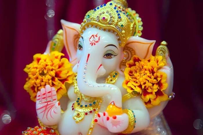 शुभ कार्यों के लिए ये हैं आज के श्रेष्ठ मुहूर्त, तुरंत जानिए सोमवार का पंचांग