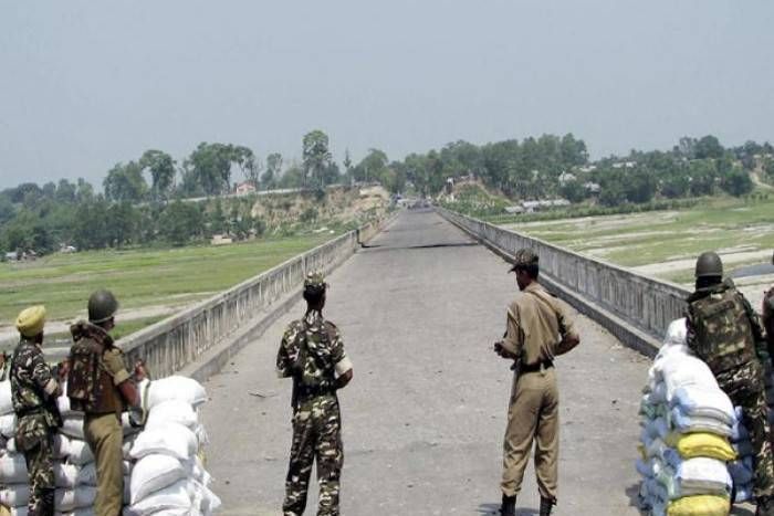 Indo-Nepal Border भारत-नेपाल सीमा पर हिंसक झड़प, तीन पुलिसकर्मी समेत दर्जन भर भारतीय घायल