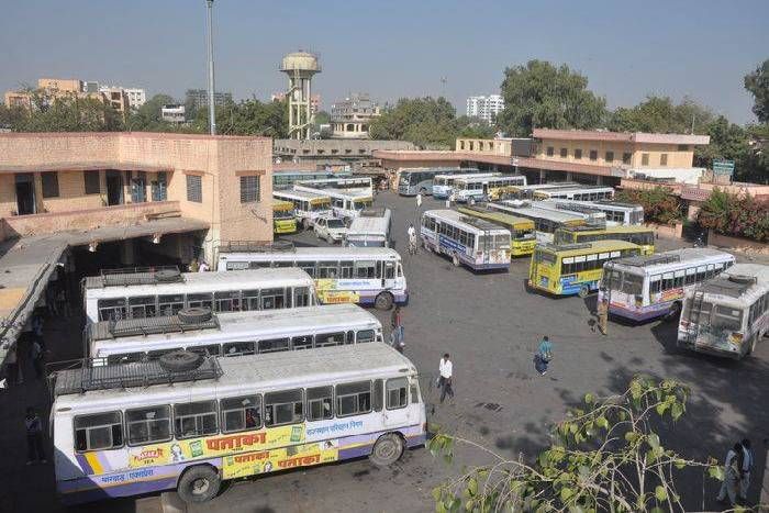 roadways buses in jodhpur, rai ka bagh roadways bus stand of jodhpur, poor conditions of jodhpur roadways, bus stands in jodhpur, buses movement in jodhpur, jodhpur news रोडवेज बसों में बदबूदार सफर करने को मजबूर यात्री, शिकायतों के बावजूद नहीं हो रही सफाई