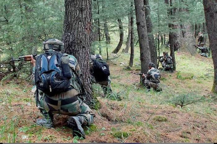 militants attack कश्मीर में फिर हुआ CRPF कैंप पर आतंकी हमला, नुकसान की कोई खबर नहीं