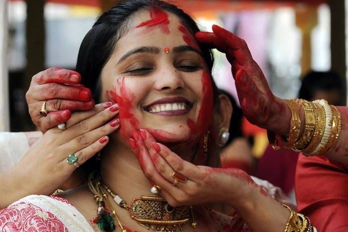 बहुत चमत्कारी होती है होली की रात, ये आसान उपाय चमका सकते हैं किसी की भी किस्मत