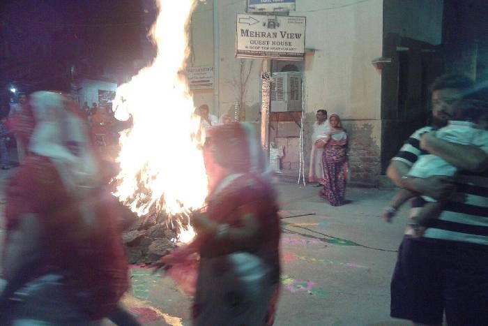 holika dahan रंगबिरंगा शहर, धुलंडी और रामा श्यामा