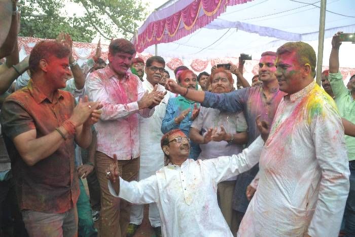 police cops celebrate holy 2017 मशहूर है अजमेर के पुलिसकर्मियों की होली, आईजी और एसपी भी नाचे जमकर