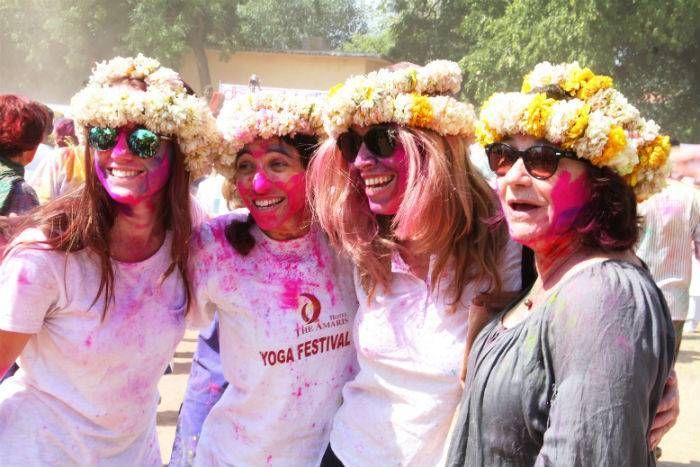 jaipur holi विदेशी सैलानी भी हुए रंगों से सराबोर,पर्यटकों ने खूब खेली होली