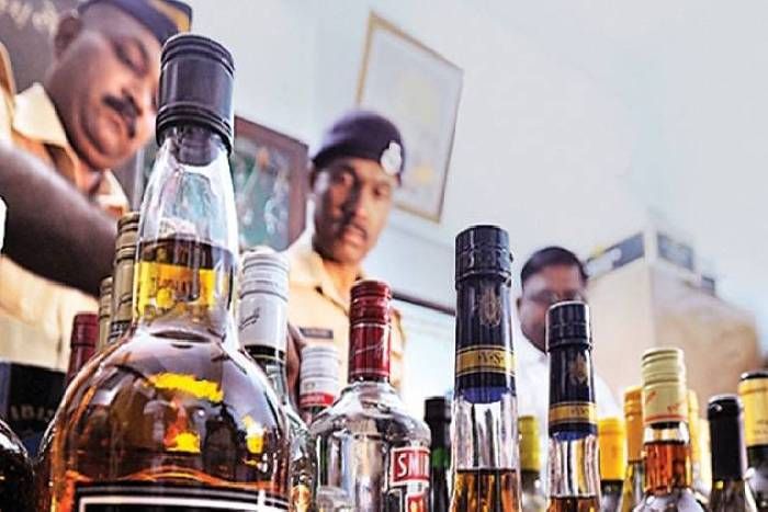 Rajasthan Abkari नोटबंदी, बैंकों की सख्ती और आयकर विभाग की नजर से ठेकेदार पड़े ठण्डे, डूब सकती है 1015 करोड़ की कमाई