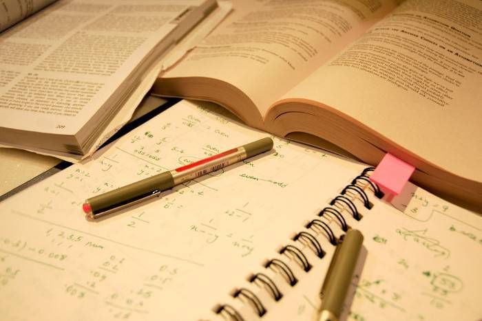 studying image गरीब बच्चों को आईआईटी-आईआईएम की तैयारी ये कराएंगे - जानिये कौन है वो ?