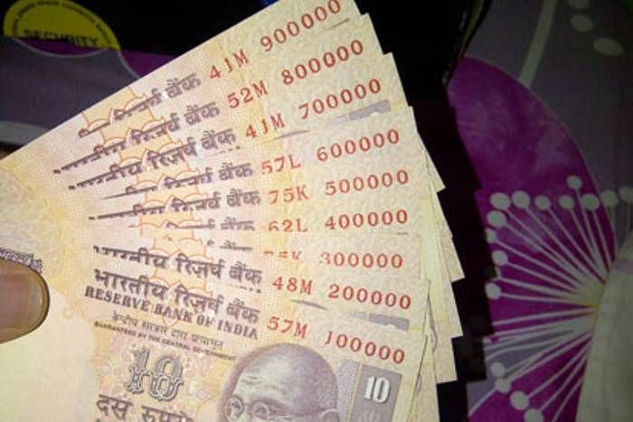 plastic notes अब आएगी प्लास्टिक की करेंसी, आरबीआई को 10 रुपए के प्लास्टिक नोट प्रिंट करने की मंजूरी