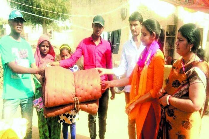जिसके सिर से छिना था मां-बाप का साया, अब उन्हें समाज ने दिया ऐसा तोहफा...