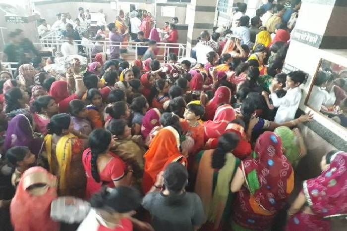 sheetla mata mandir शीतला माता दरबार में आस्था का सैलाब