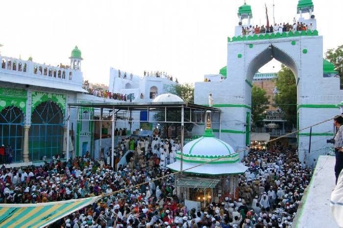 garib-nawaz-dargah-ajmer-urs-805-flag-hosting-on-24th march कभी पाकिस्तान के पेशावर से आता था उर्स का झंडा, अब यह परिवार निभा रहा रस्म