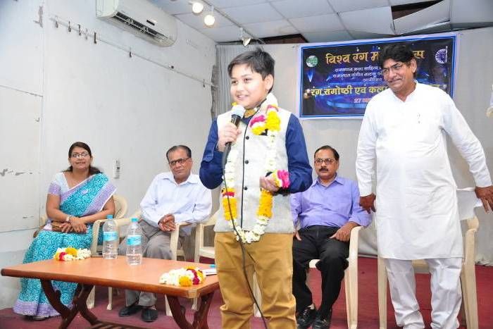 mimicry artist kashfi विश्व रंगमंच दिवस : रंगकर्मियों का हौसला कभी पस्त नहीं होगा