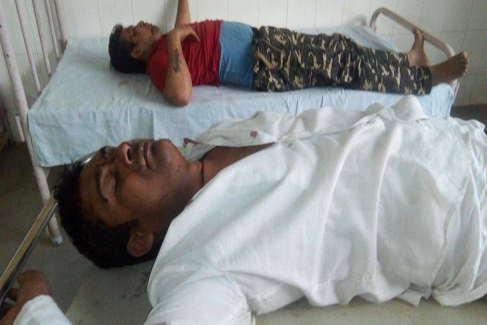 बालाजी दर्शन करने जा रहे पिता-पुत्र समेत पांच जने कार की ट्रक से टक्कर में घायल