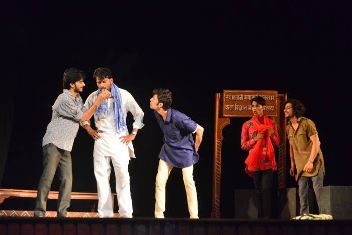 drama तुम्हारे घर वाले हमारे यहां लीद उठाते थे