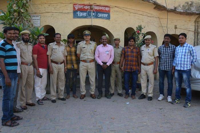सोने की ईंट सस्ते में देने का झांसा देकर बुलाते और फिर लूट लेते