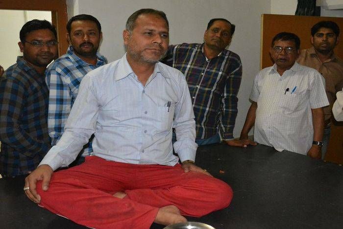 डेढ़ लाख की रिश्वत लेते चिकित्सा विभाग का डीपीएम गिरफ्तार