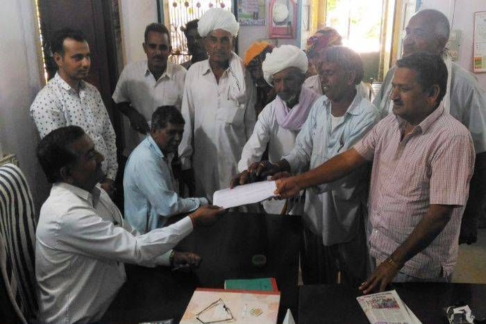 Farmers regretting after sold the moong नेफेड को मूंग तुलवाकर कर अब पछता रहे किसान
