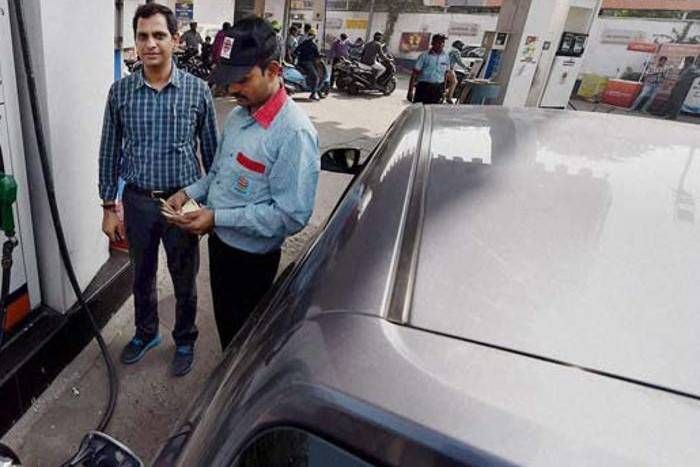 petrol and diesel भारत के इन शहरों में हर दिन बदलेंगे पेट्रोल और डीजल के दाम, 1 मई से लागू होगा नियम