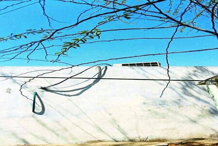 कच्ची बस्ती में पांच साल से कटा कनेक्शन, फिर भी चल रहे थे एसी